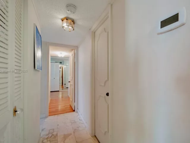 2-bedroom condo for sale in Hollywood - 2751 S Ocean Dr 501N - MondialRealty
