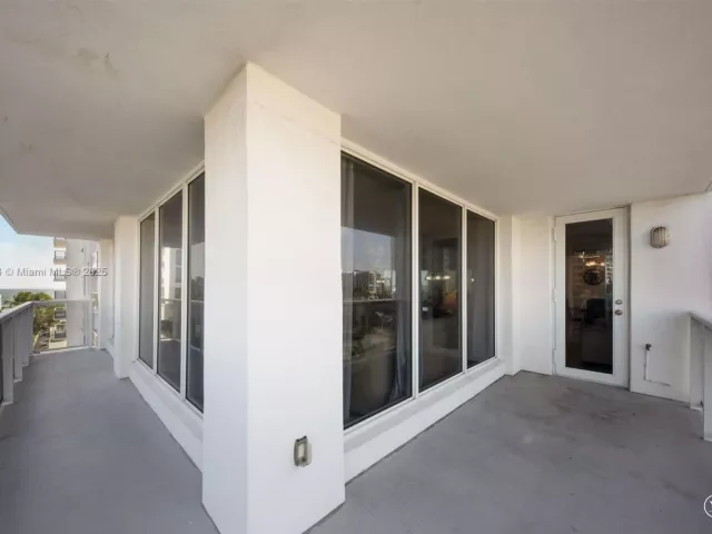 2-bedroom condo for sale in Hollywood - 2751 S Ocean Dr 501N - MondialRealty