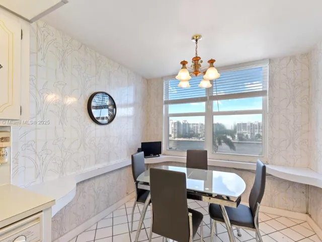 2-bedroom condo for sale in Hollywood - 2751 S Ocean Dr 501N - MondialRealty