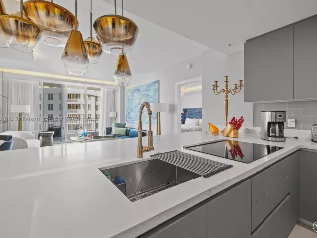 3-bedroom condo for sale in Miami - 801 Brickell Key Blvd 2203 - MondialRealty