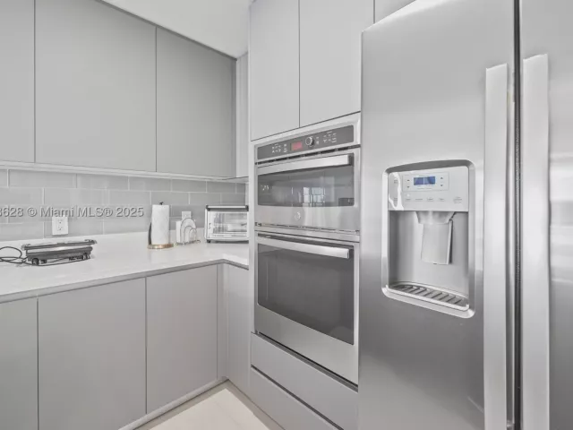 3-bedroom condo for sale in Miami - 801 Brickell Key Blvd 2203 - MondialRealty
