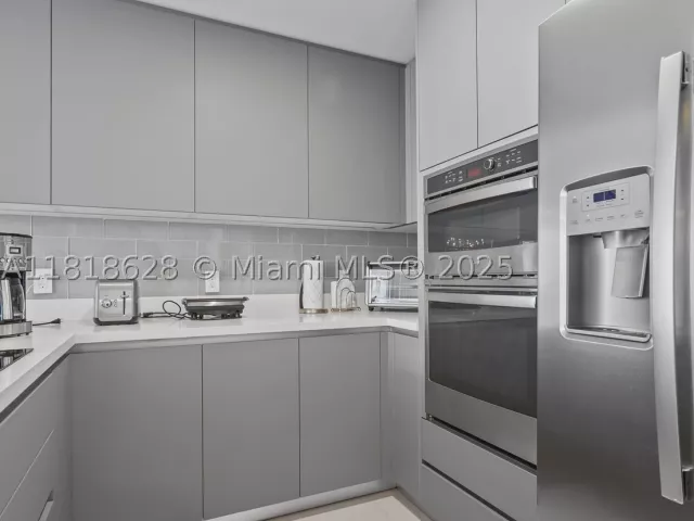 3-bedroom condo for sale in Miami - 801 Brickell Key Blvd 2203 - MondialRealty