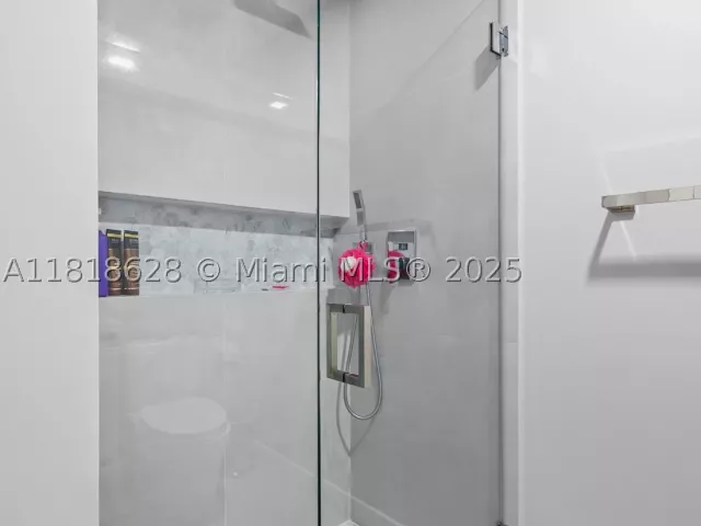 3-bedroom condo for sale in Miami - 801 Brickell Key Blvd 2203 - MondialRealty