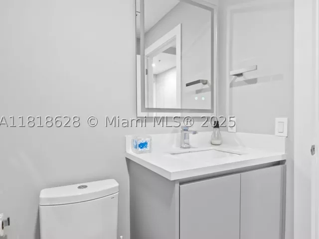 3-bedroom condo for sale in Miami - 801 Brickell Key Blvd 2203 - MondialRealty