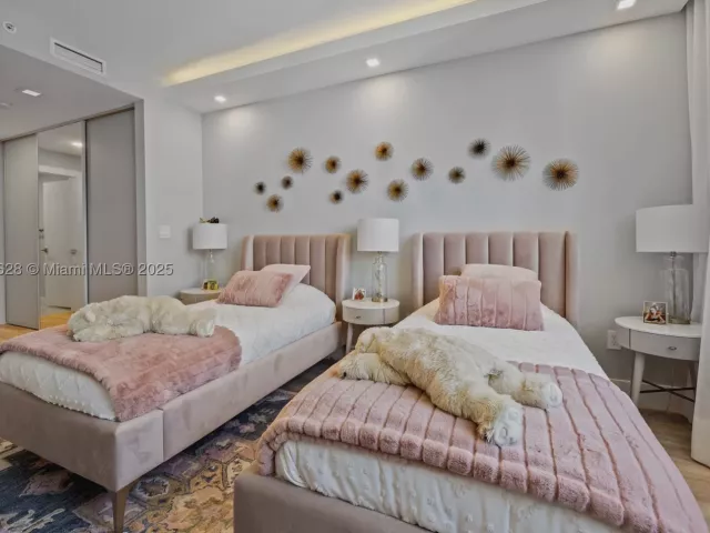 3-bedroom condo for sale in Miami - 801 Brickell Key Blvd 2203 - MondialRealty