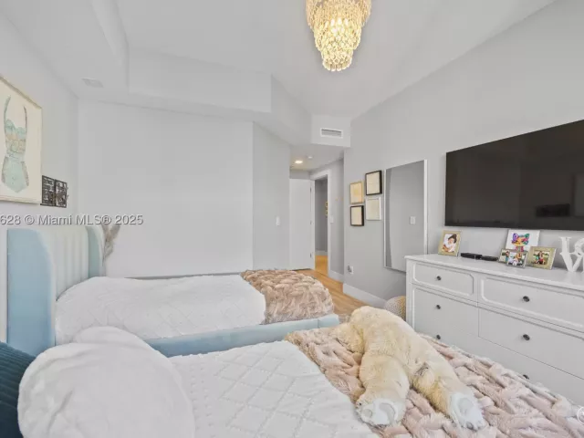 3-bedroom condo for sale in Miami - 801 Brickell Key Blvd 2203 - MondialRealty