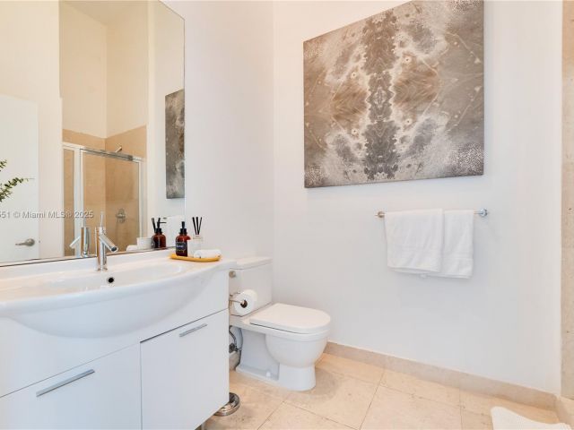 Apartment for sale  Unit #4004 - photo 6171750