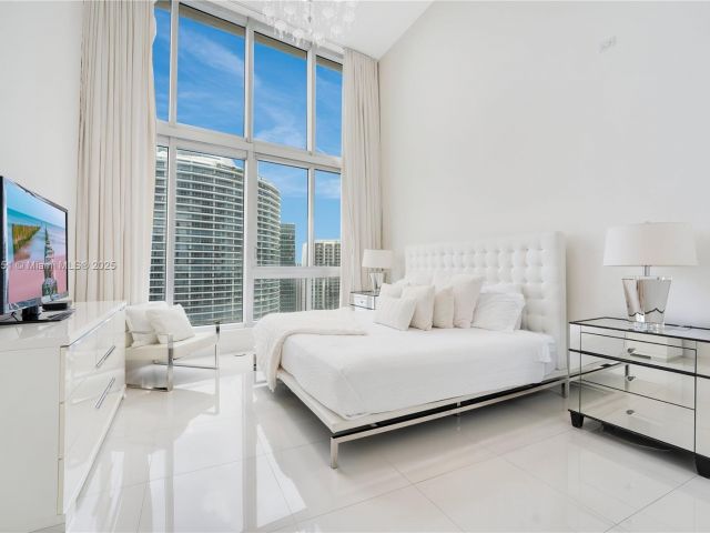 Apartment for sale  Unit #4004 - photo 6171751