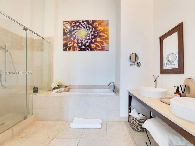 Apartment for sale  Unit #4004 - photo 6171753