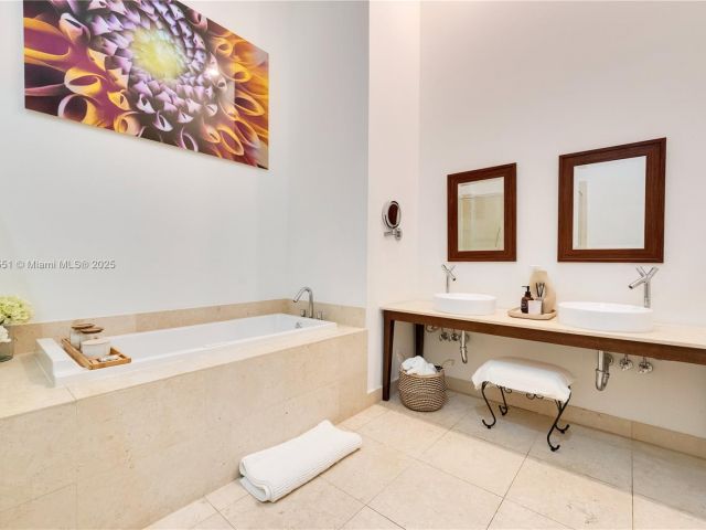 Apartment for sale  Unit #4004 - photo 6171755