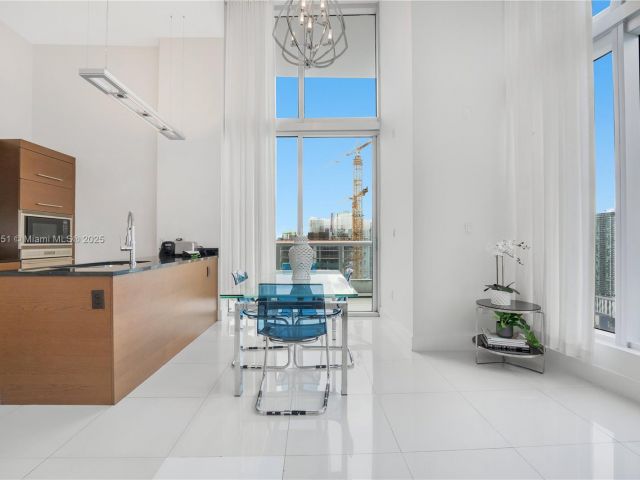 Apartment for sale  Unit #4004 - photo 6171757