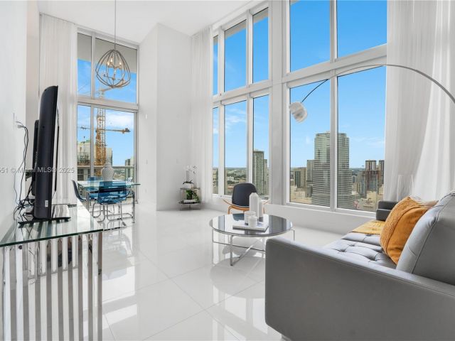 Apartment for sale  Unit #4004 - photo 6171760