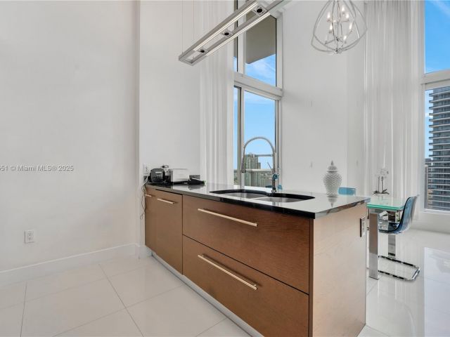 Apartment for sale  Unit #4004 - photo 6171763