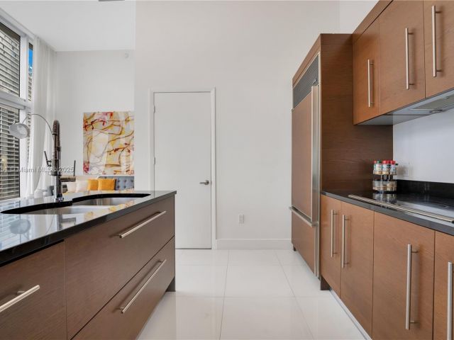 Apartment for sale  Unit #4004 - photo 6171764