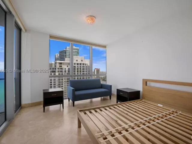 3-bedroom condo for sale in Hollywood - 3101 S Ocean Dr 2708 - MondialRealty