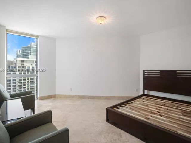 3-bedroom condo for sale in Hollywood - 3101 S Ocean Dr 2708 - MondialRealty