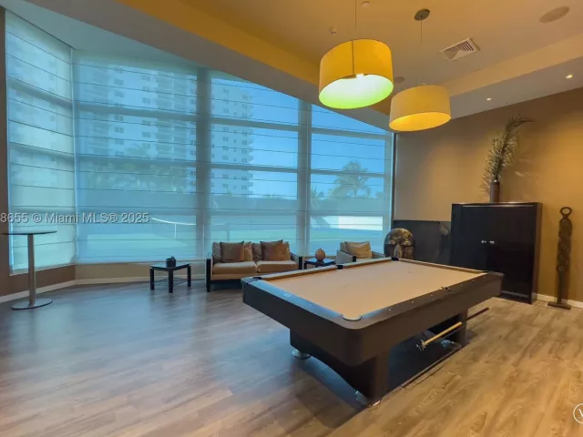 3-bedroom condo for sale in Hollywood - 3101 S Ocean Dr 2708 - MondialRealty