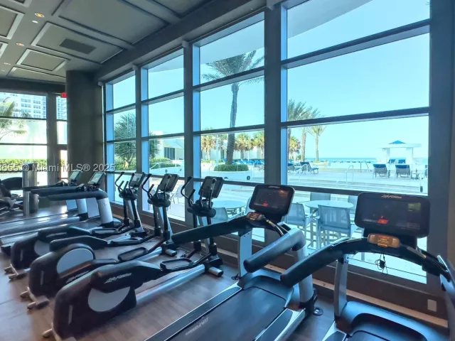3-bedroom condo for sale in Hollywood - 3101 S Ocean Dr 2708 - MondialRealty