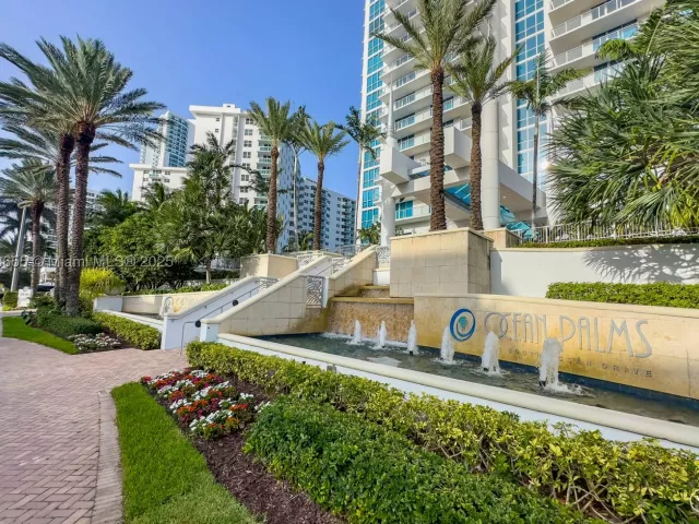 3-bedroom condo for sale in Hollywood - 3101 S Ocean Dr 2708 - MondialRealty