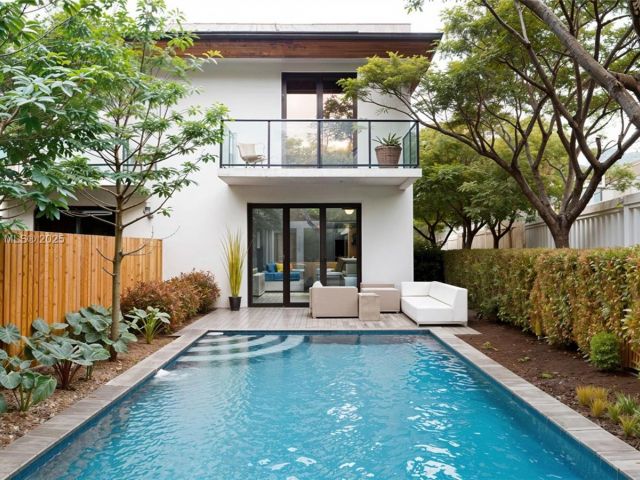 Home for sale at 536 NW 23rd Ct - photo 6144227