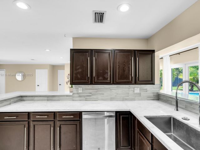 Home for rent at 1540 SE 23rd Ave - - photo 6144020