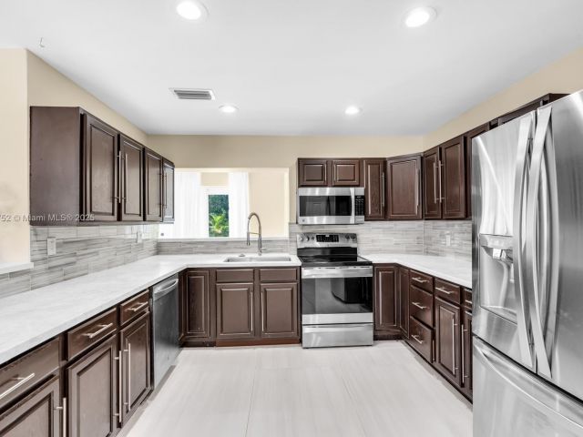 Home for rent at 1540 SE 23rd Ave - - photo 6144021