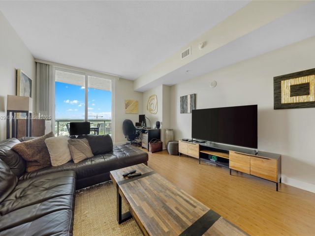 Apartment for sale  Unit #1809 - photo 6173184