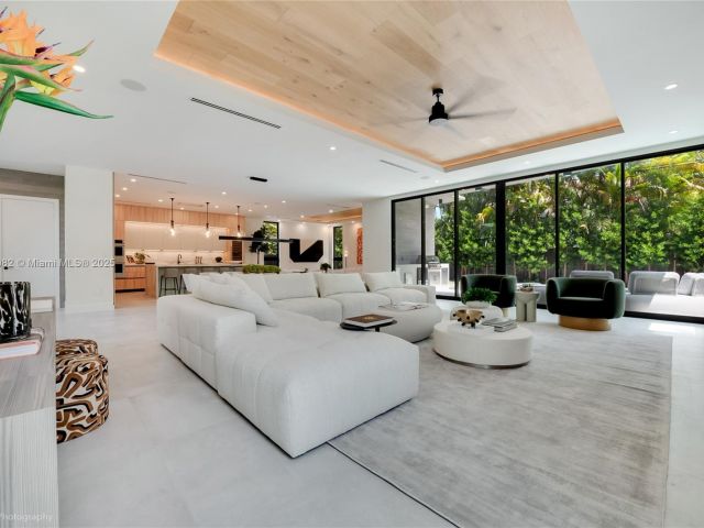 Home for sale at 4110 Park Ave - photo 6178525