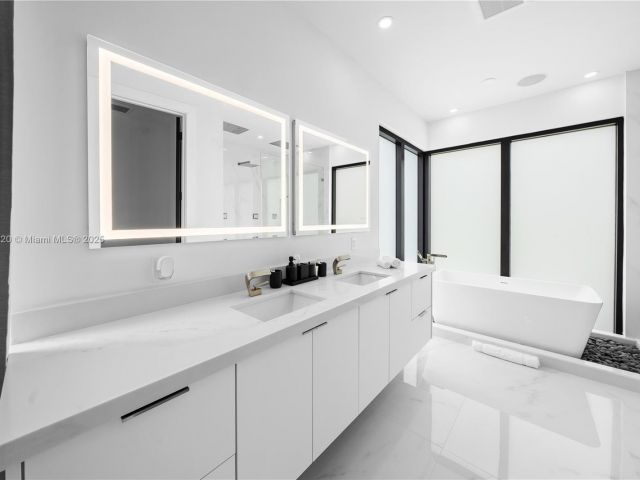 Home for rent at 550 NW 42nd St - photo 6148311