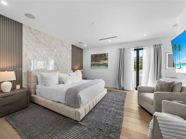 Home for rent at 550 NW 42nd St - photo 6148318