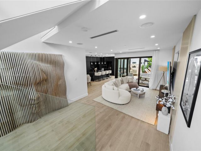 Home for rent at 550 NW 42nd St - photo 6148319