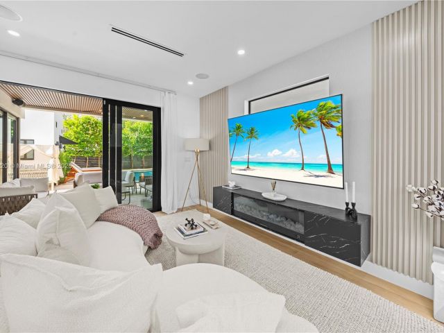 Home for rent at 550 NW 42nd St - photo 6148321