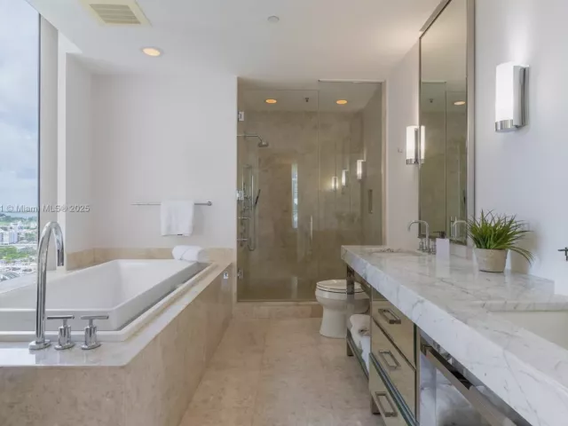 2-bedroom condo for sale in Bal Harbour - 9705 Collins Ave 1804N - MondialRealty