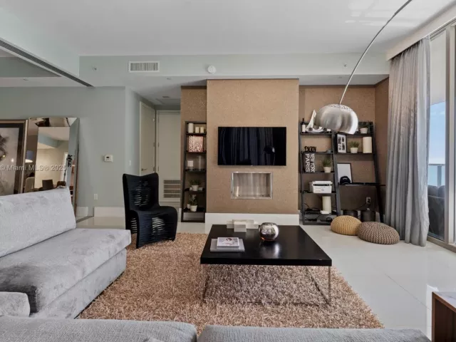 2-bedroom condo for sale in Bal Harbour - 9705 Collins Ave 1804N - MondialRealty