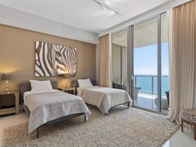 2-bedroom condo for sale in Bal Harbour - 9705 Collins Ave 1804N - MondialRealty