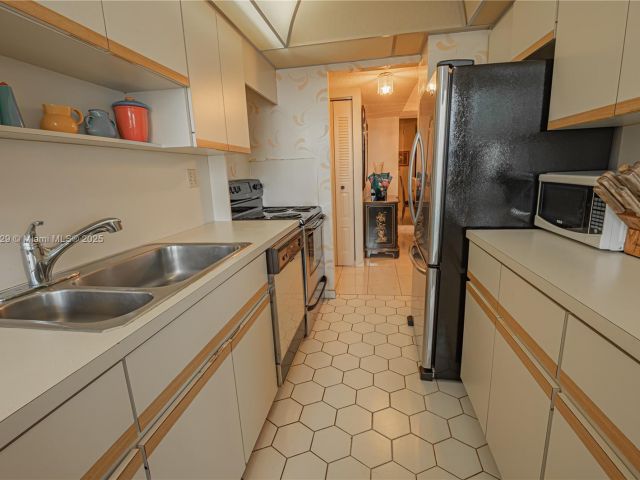 Apartment for sale  Unit #2317 - photo 6151706