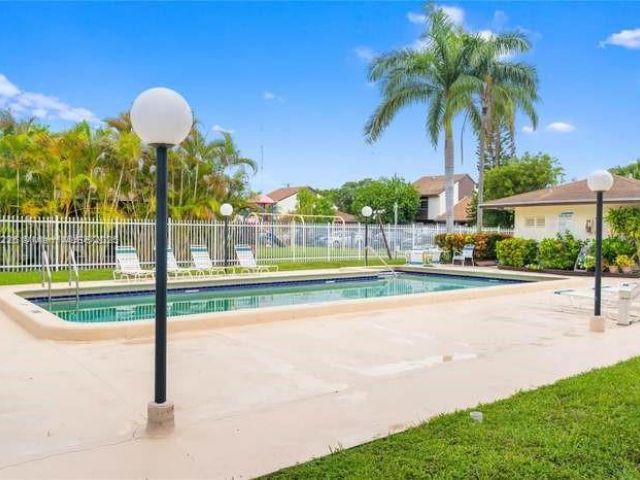 Home for rent at 267 NE 201st Ter 267 - photo 6148331