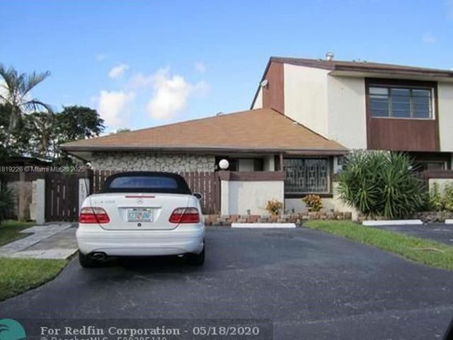 Home for rent at 267 NE 201st Ter 267 - photo 6148342