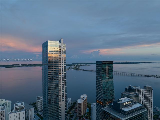 Apartment for sale  Unit #5202 - photo 6160766