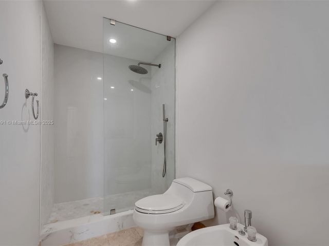 Apartment for sale  Unit #1803 - photo 6174262