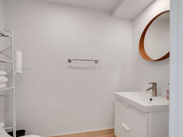 Apartment for sale  Unit #1803 - photo 6174270