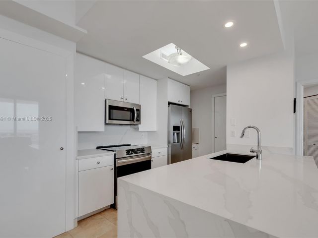 Apartment for sale  Unit #1803 - photo 6174272