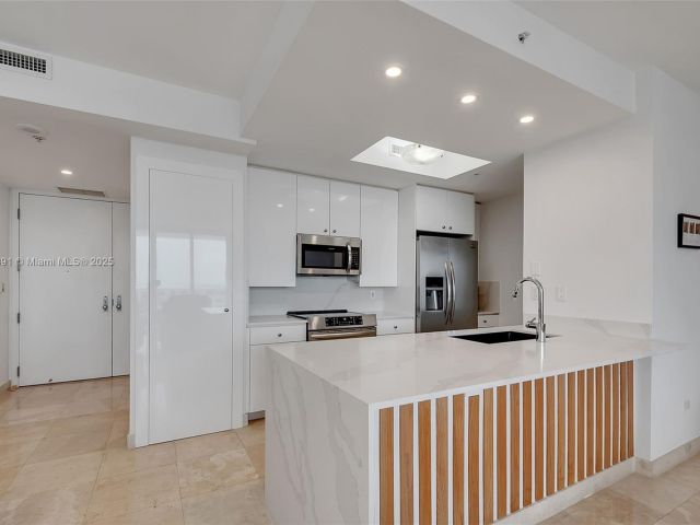 Apartment for sale  Unit #1803 - photo 6174275