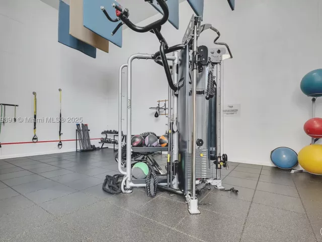 1-bedroom condo for sale in Miami - 848 Brickell Key Dr 1803 - MondialRealty