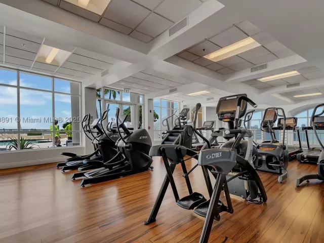 1-bedroom condo for sale in Miami - 848 Brickell Key Dr 1803 - MondialRealty