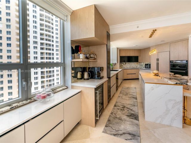 Apartment for rent  Unit #1601 - photo 6157281