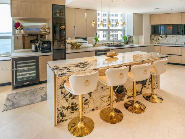 Apartment for rent  Unit #1601 - photo 6157283