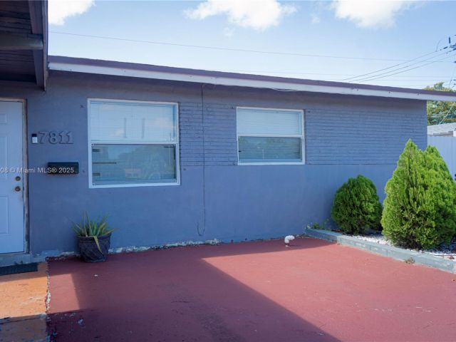 Home for sale at 7811 Sheridan St - photo 6149207