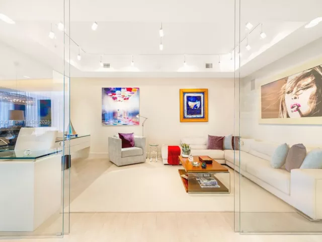 3-bedroom condo for sale in Bal Harbour - 9705 Collins Ave 1101N - MondialRealty