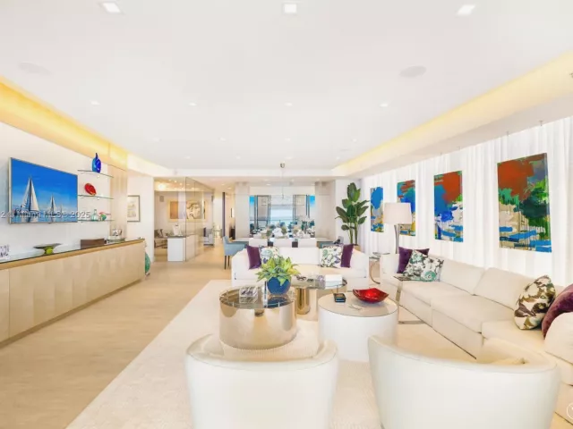 3-bedroom condo for sale in Bal Harbour - 9705 Collins Ave 1101N - MondialRealty